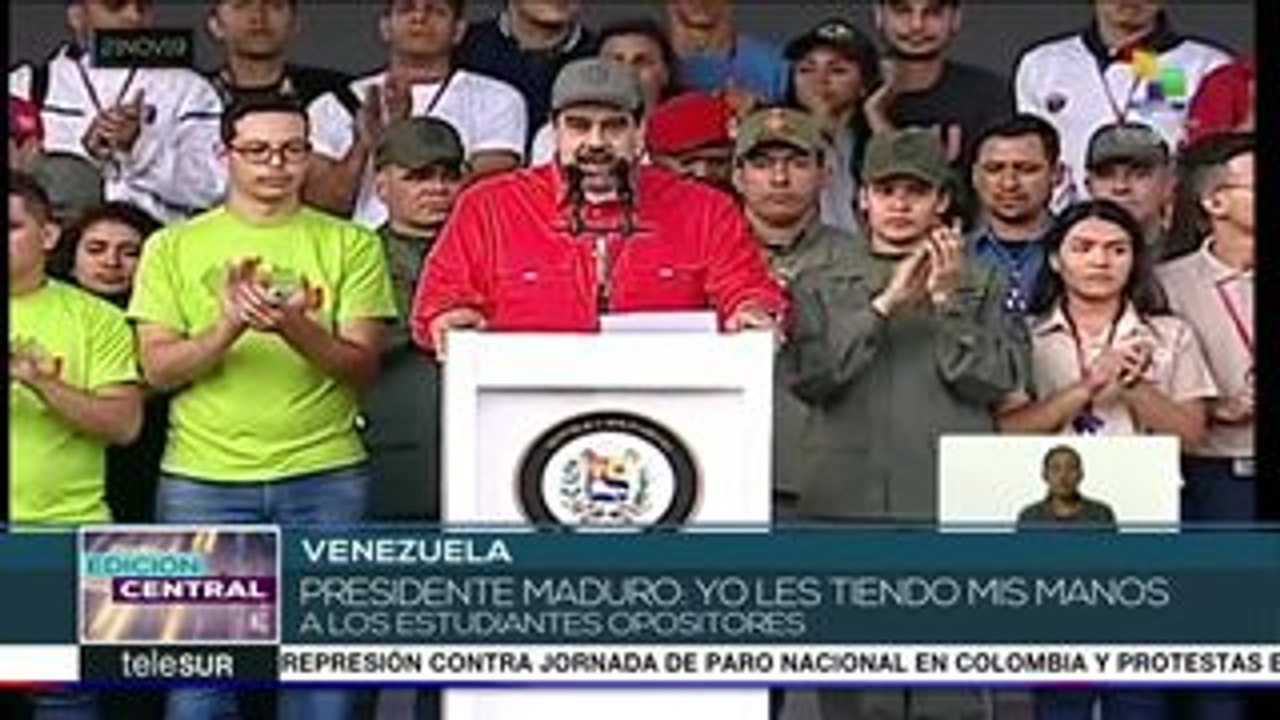 Estudiantes venezolanos se movilizan por las calles de Caracas