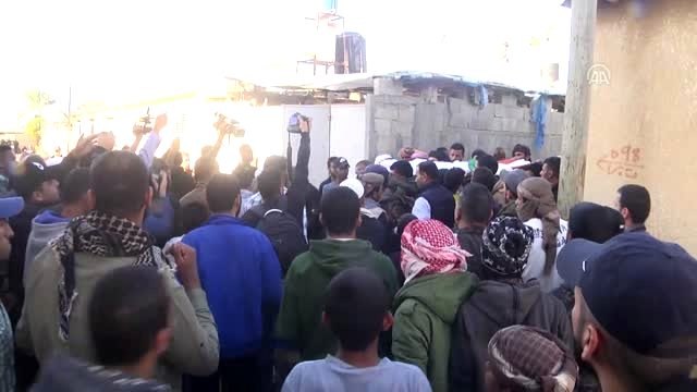 İsrail'in Gazze'ye düzenlediği saldırıda ölen Filistinlinin naaşı toprağa verildi