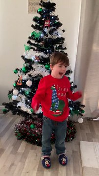 Cet enfant autiste apprend à chanter Jingle Bells