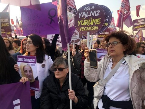 Kadıköy'de Kadına Şiddete Hayır eylemi