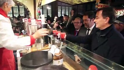 Castaner premier visiteur du marché de Noël de Strasbourg