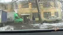 Ils s'extirpent d'un appartement en feu grâce à un camion !