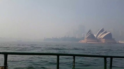 下载视频: Sydney complètement camouflée par les fumées des incendies