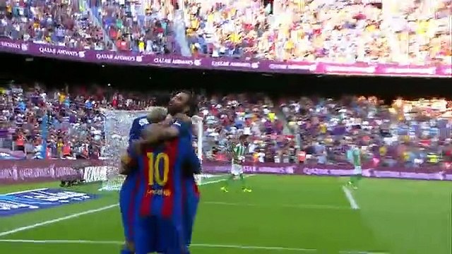 Luis Suárez firma un hat-trick en el debut liguero del Barça