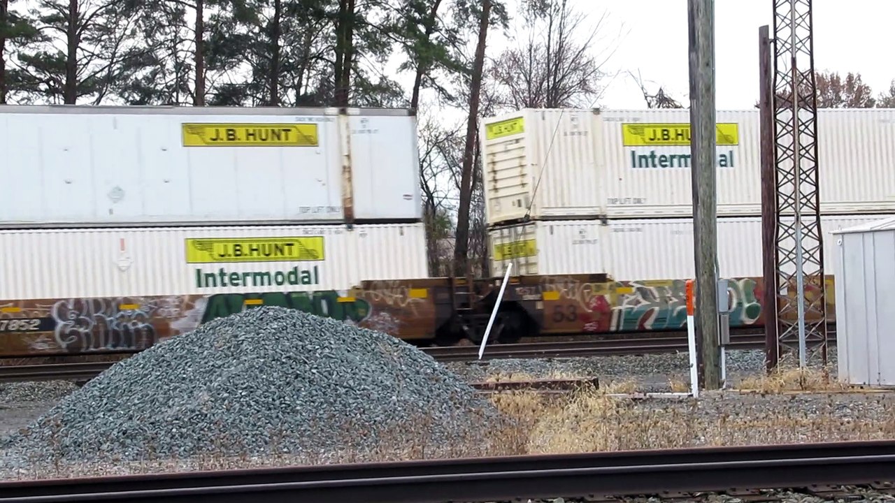Norfolk Southern container train going through Berea, Ohio (11/22/2019)