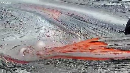 Adeta yeryüzü cehennemi... İşte yanardağ ağzından sızan lav