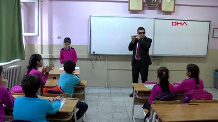 İzmir çernobil faciasında gözlerini kaybeden öğretmenin meslek aşkı