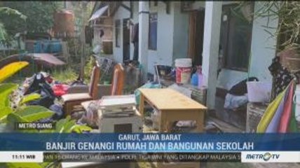 Banjir Garut Mulai Surut, Warga Bersihkan Rumah dan Sekolah