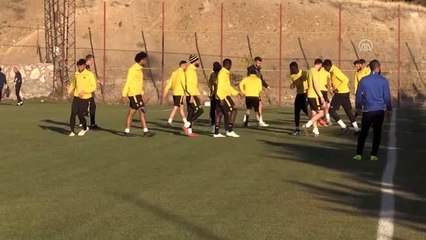 Yeni Malatyasporlu Arturo Mina: "Fenerbahçe maçını kazanıp zirveye yürümek istiyoruz"