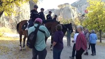 'Atlı jandarma' timleri turistlerin gözdesi oldu