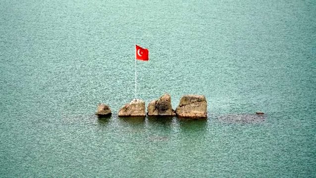 Sular çekilince tekne ile gittikleri yere yürüyerek gittiler