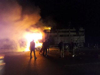 Limon yüklü kamyon alev alev yandı
