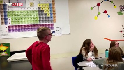 İlk kez renkleri gören 12 yaşındaki çocuğun mutluluğu