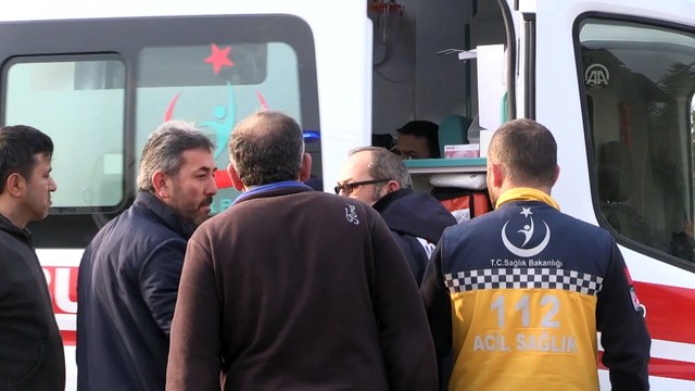 Otomobille çarpışan hafif ticari araçtaki 5 kişi yaralandı - DÜZCE