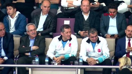 Bakan selçuk, öğretmenlerin voleybol final karşılaşmasını izledi