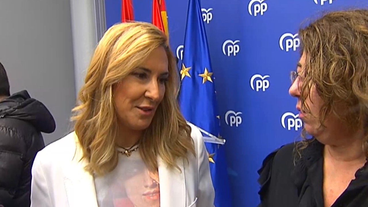 Beltrán interviene en un acto con representantes políticos de Pamplona