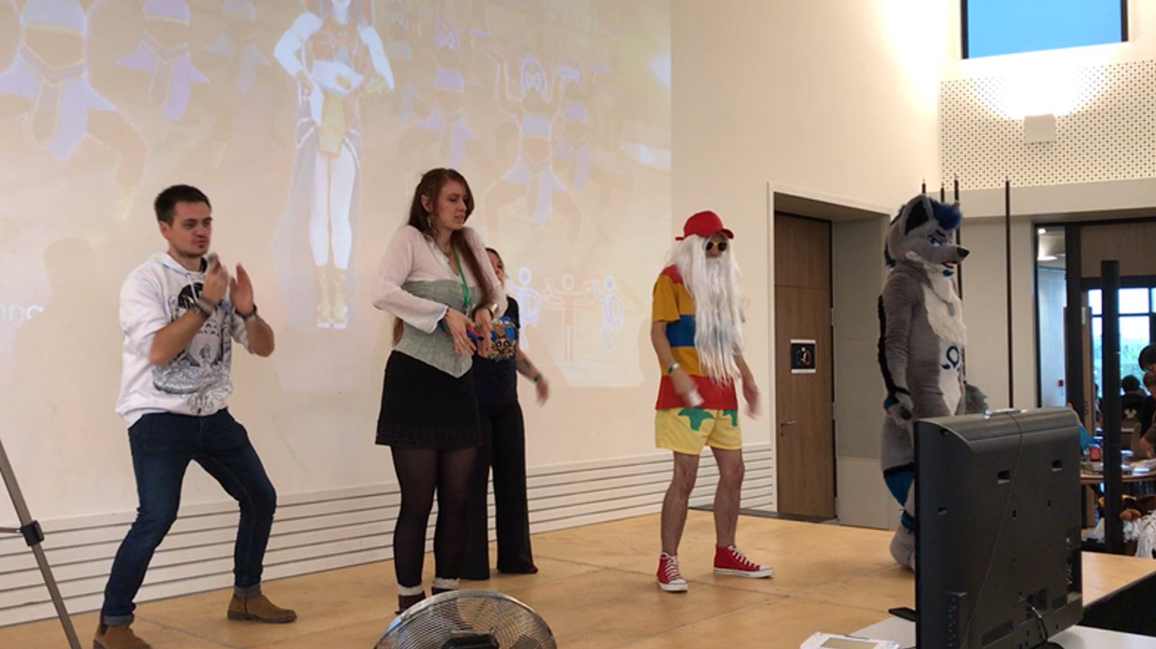 Un Just dance géant était proposé samedi à Geekorama