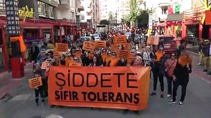 Mersin'de kadınlar, şiddete karşı yürüdü