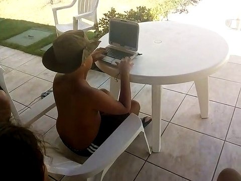THÁBATTA, RAPHAELL E OSMILTON JOGANDO GAME NO NOTEBOOK NO RESERVA IPOJUCA 23_11_2019 (0)