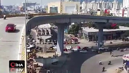 Üst geçitten uçan otomobil dehşet yaşattı: 1 ölü, 6 yaralı