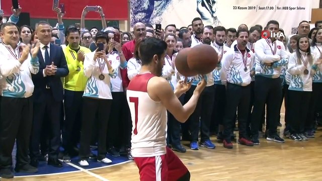 Milli Eğitim Bakanı Selçuk, ‘Türkiye Öğretmenler Kupası Ödül Töreni’nde derece alan öğretmenlere kupalarını verdi