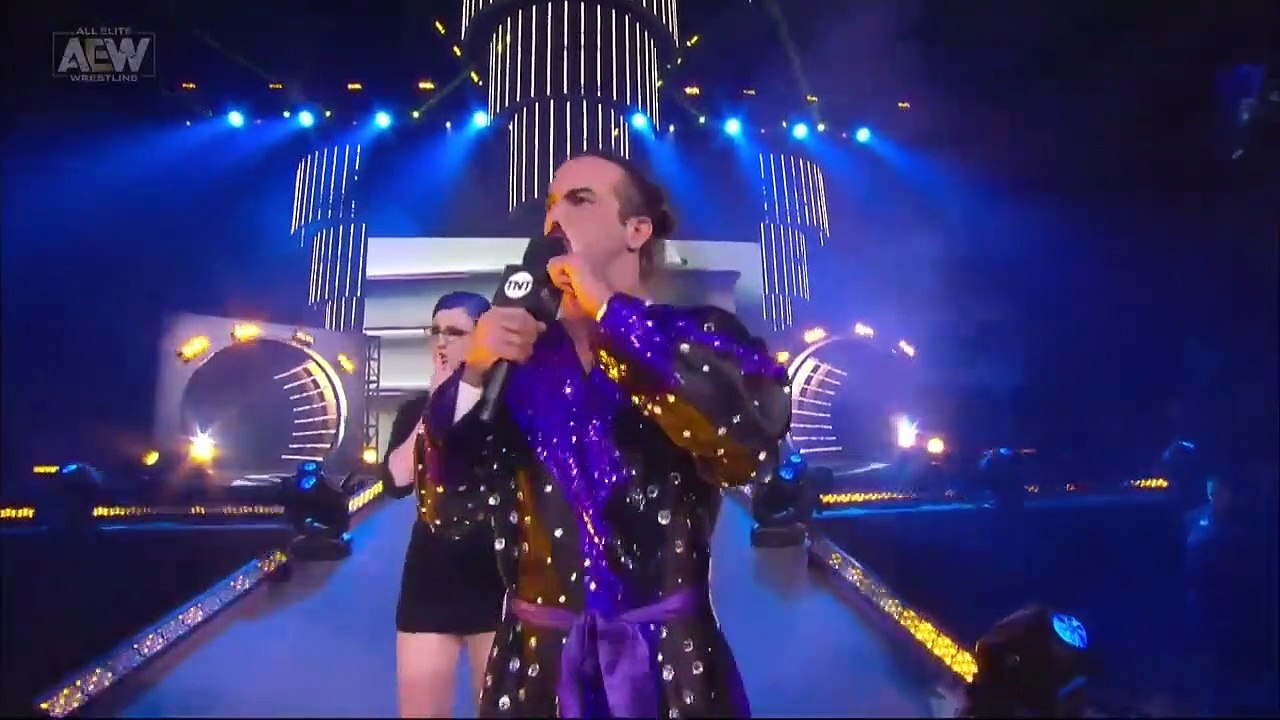 Luchasaurus vs. Peter Avalon