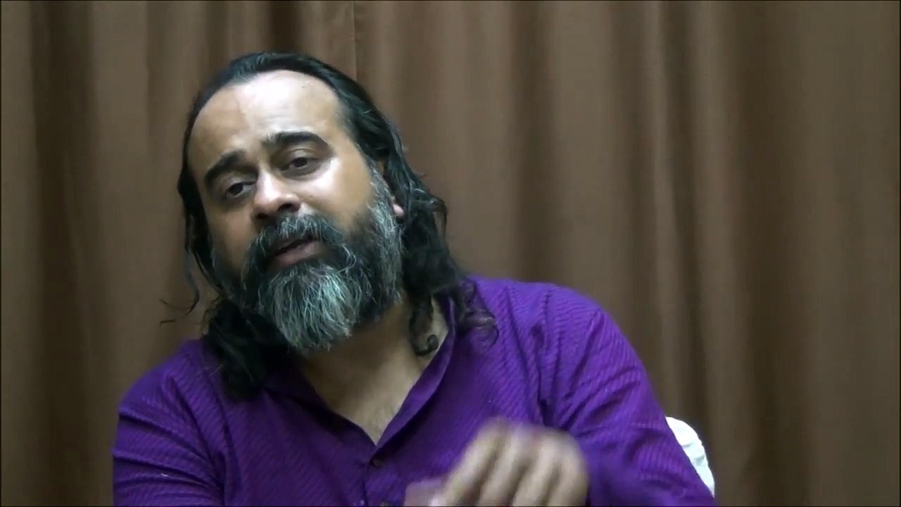 Acharya Prashant on Vivekananda - In going close to problems one gets strength to go beyond problems