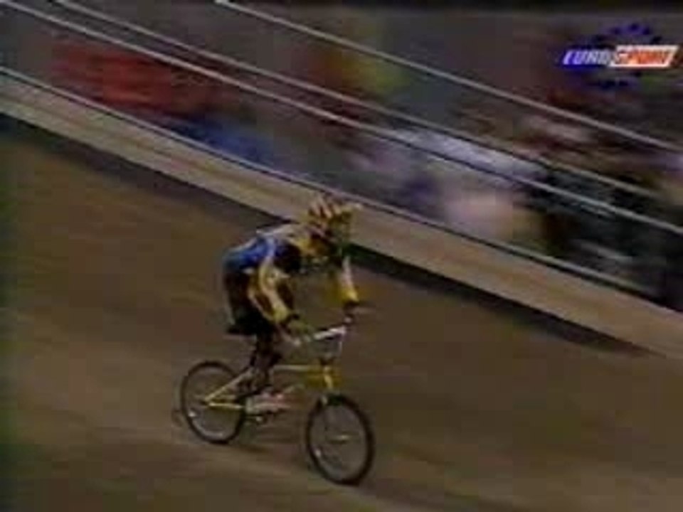 BMX double backflip ratée