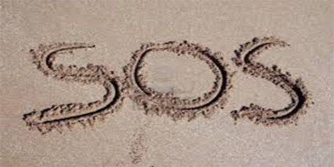 Rescatan una pareja de una isla desierta del Pacífico tras escribir SOS en la arena