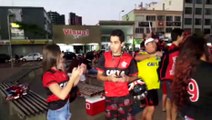 Torcedores do Flamengo comemoram título da Libertadores no Centro de Cascavel