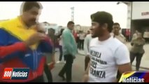 El inepto Nicolás Maduro da una clase de boxeo a los chavistas para que aprendan a luchar por la revolución bolivariana