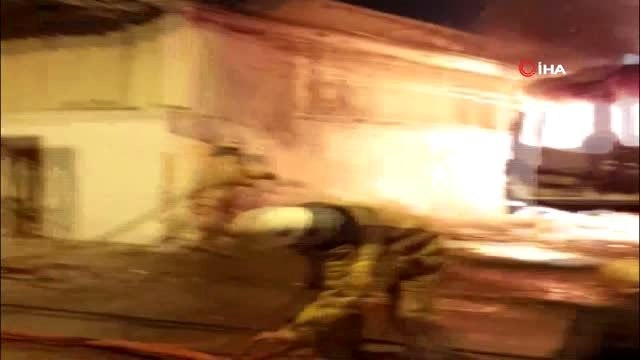 Güngören'de servis minibüsü alev alev böyle yandı