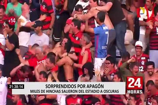 Apagón en Ate: hinchas salieron a oscuras del Monumental