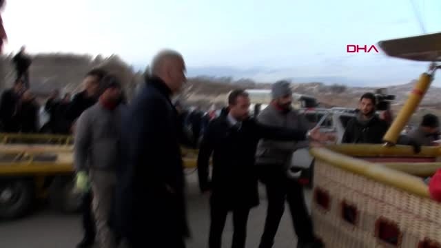 Nevşehir bakan ersoy, sıcak hava balonuyla kapadokya'yı gezdi