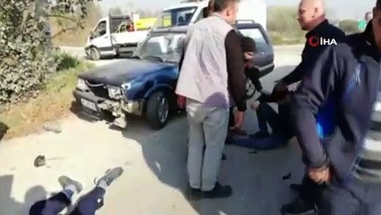 Otomobil ile motosiklet kafa kafaya çarpıştı...Kazadan yaralı kurtulan genç motosikleti için ağladı