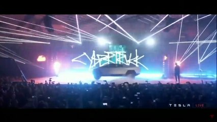 هذا الموقف المضحك المُفاجيء يُحرج صاحب سيارة "تسلا المدرعة"