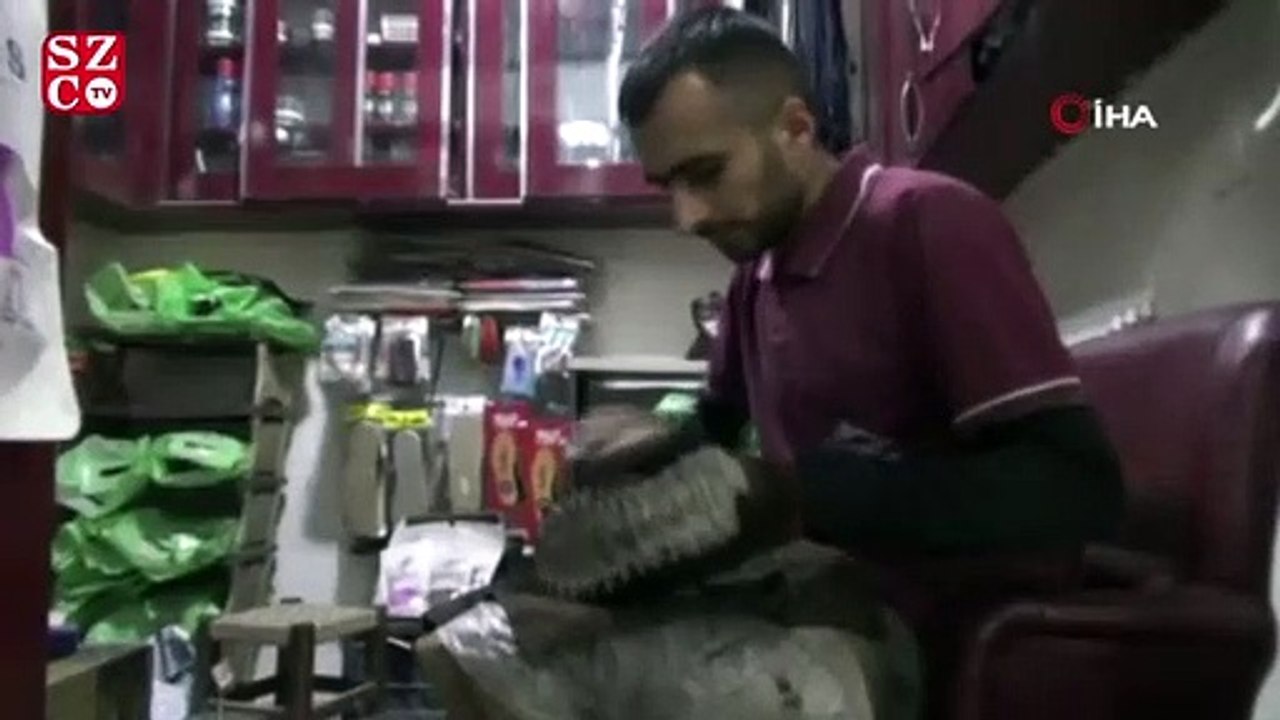 Atanamayan öğretmen adayı ayakkabı boyacısı oldu