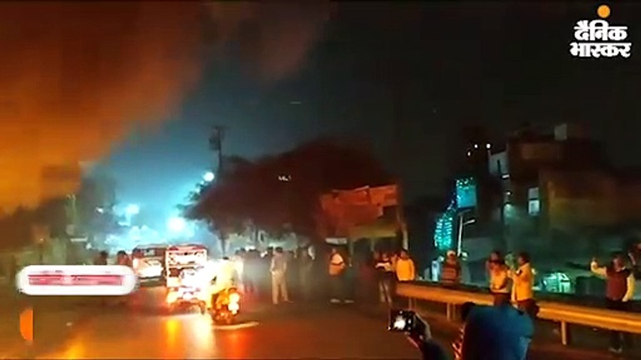 तिब्बती शरणार्थियों के गर्म कपड़ों की दुकान में...