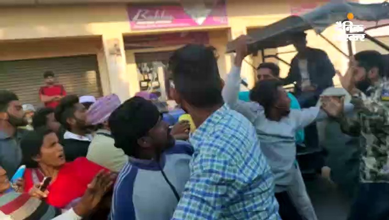 छेड़छाड़ करने पर शोहदे की पिटाई