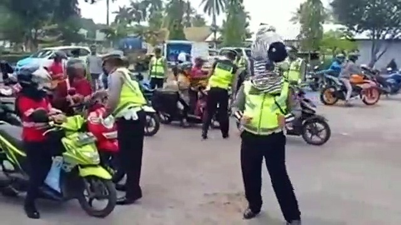 Aksi Lucu Polisi Saat Razia Operasi Pat