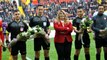 Kayserispor Başkanı Berna Gözbaşı, öğretmen hakemlere çiçek verdi