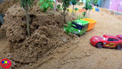 Lightning Mcqueen and Tayo Bus steal Eggs of the angry dinosaur Videos BIBO TOYS