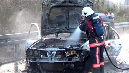 TEM Otoyolunda seyir halindeki araç yandı