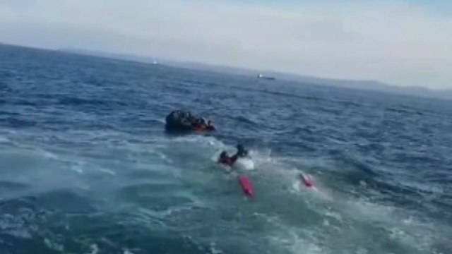 포항 앞바다서 카이트 보트 전복...표류하던 1명 구조 / YTN