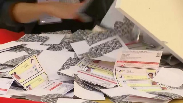 홍콩 구의원 선거 투표율 역대 최고 71%...개표 돌입 / YTN