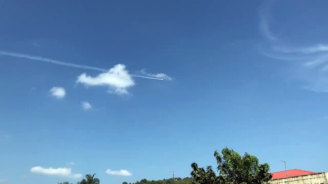 2 pilotes d'avion obligés de s'éjecter de leur jet en feu