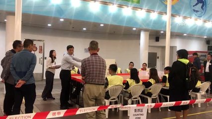 Hong Kong'daki yerel seçimde oy sayım işlemi başladı (2) - HONG