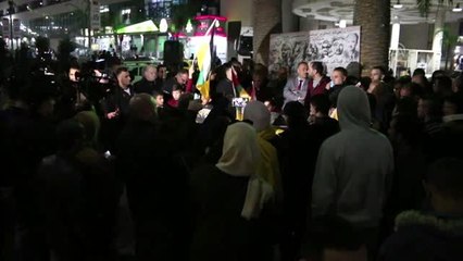 Batı Şeria'da Filistinliler ABD ve İsrail bayrakları yaktı