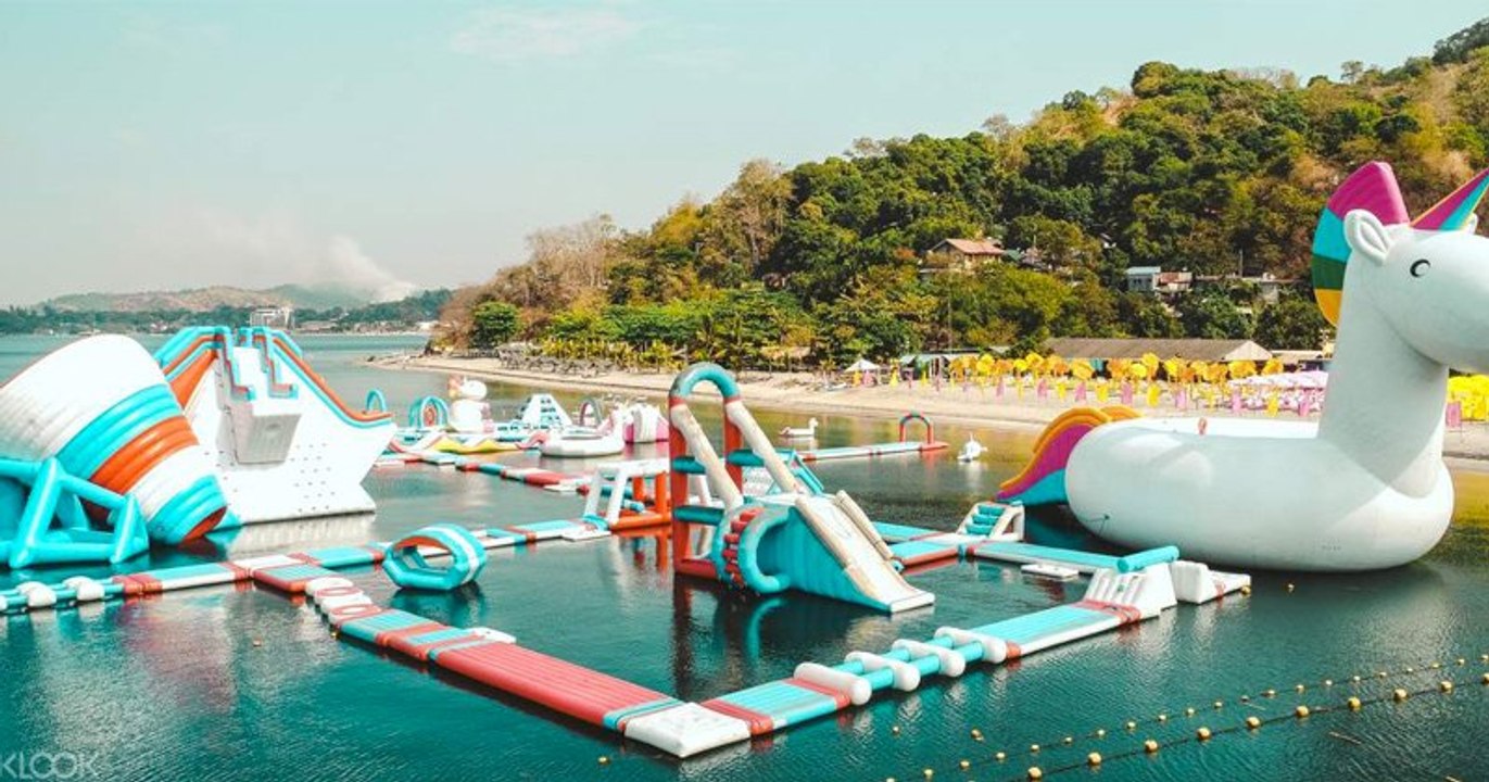 Inflatable Island, l'ile des licornes, découvrez un parc d'attractions aquatique féérique