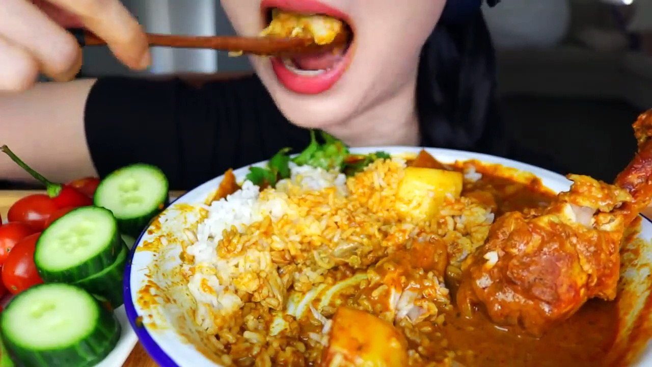 ASMR CHICKEN CURRY NYONYA + RICE + ROTI + CHILLI + CUCUMBER - KARI AYAM